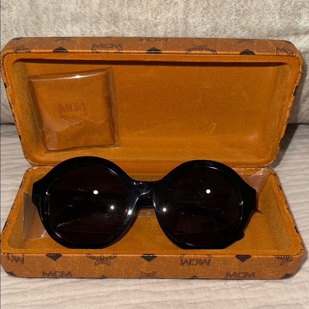 MCM Black Round Sunglasses w/ MCM case & cloth